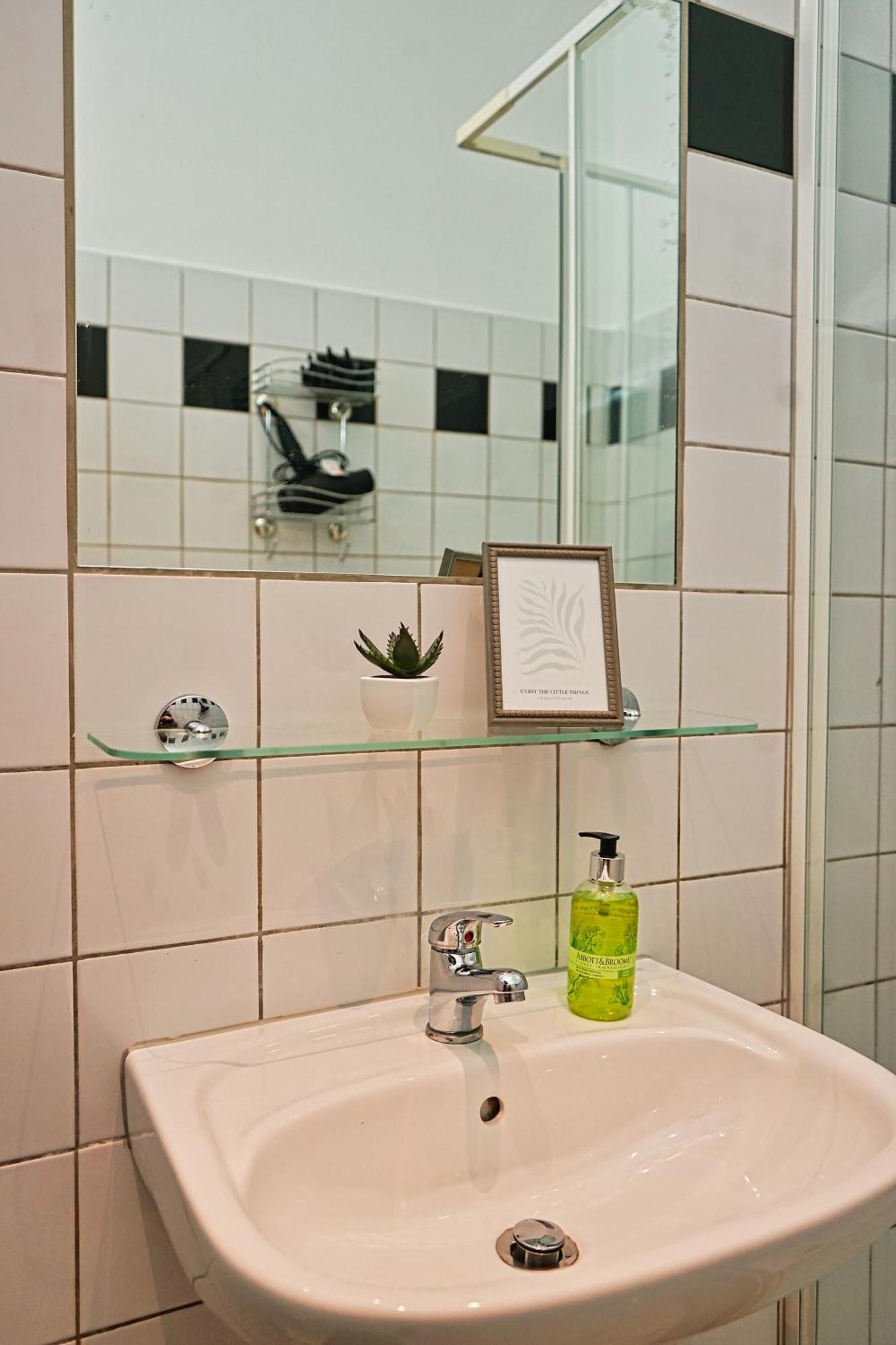 City Nook Apartments Near Hauptbahnhof Wina Bagian luar foto